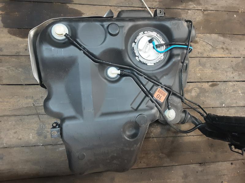 BRANDSTOFTANK BENZINE Vw GOLF V 11/03 - 08