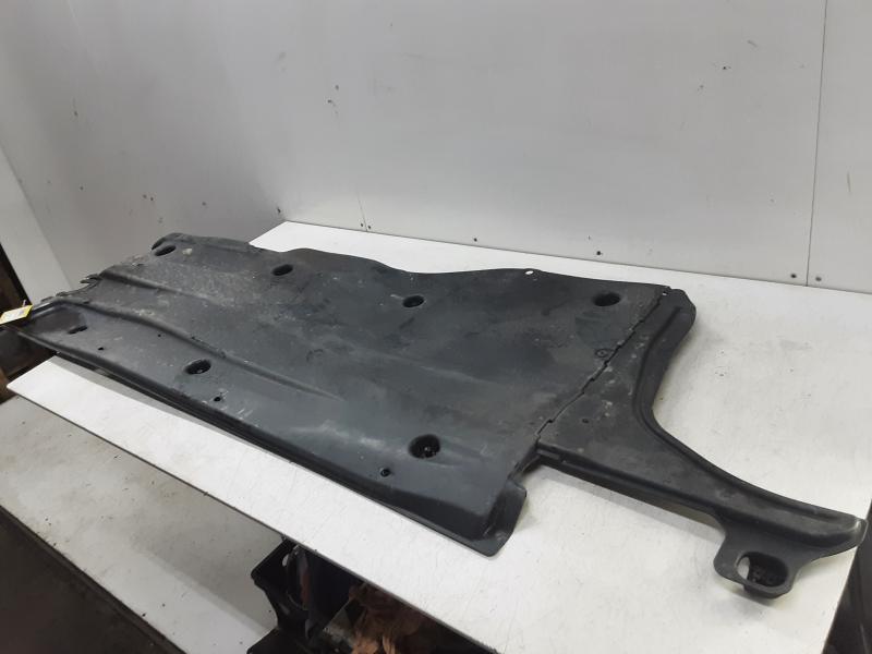 PLASTIEKE BESCHERMPLAAT ONDER AUTO RECHTS Cupra LEON 2/20+