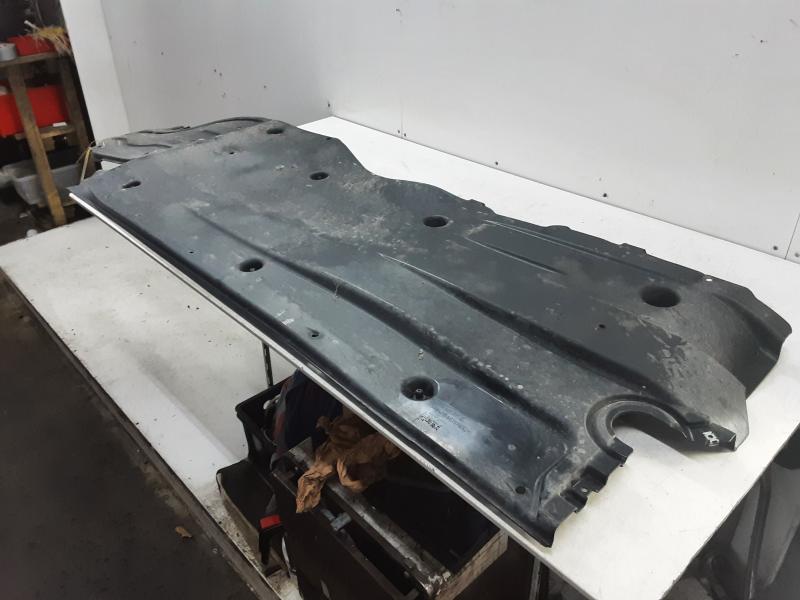 PLASTIEKE BESCHERMPLAAT ONDER AUTO LINKS Cupra LEON 2/20+