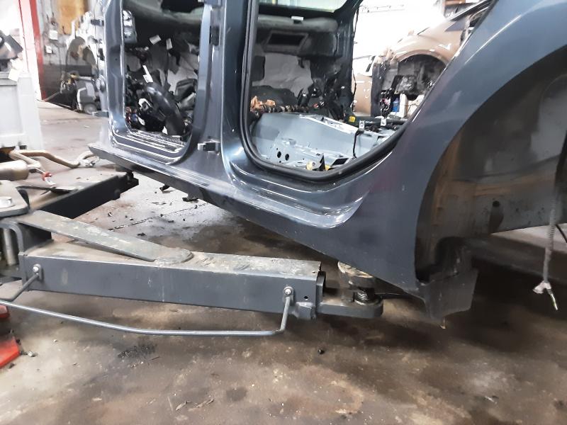 BAS DE CAISSE GAUCHE Cupra LEON 2/20+