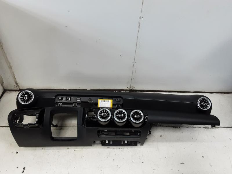 DASHBOARD Mercedes-Benz A W177 18 - 2/23