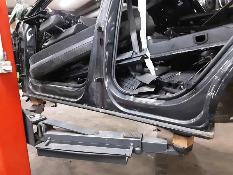 DREMPEL LINKS Audi E-TRON 55