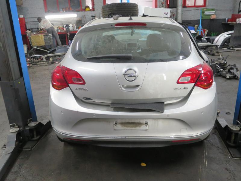 Opel ASTRA J 10 - 15 5P/D 