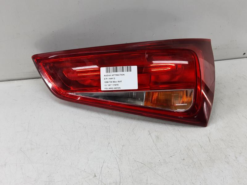 FEU ARRIERE GAUCHE DE HAYON Audi A1 10-14