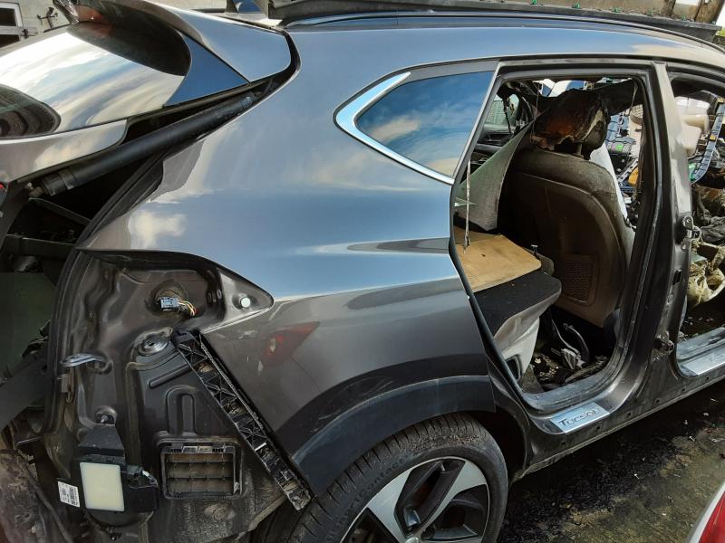 SPATBORD ACHTER RECHTS Hyundai TUCSON (2) 09/15 - 09/18