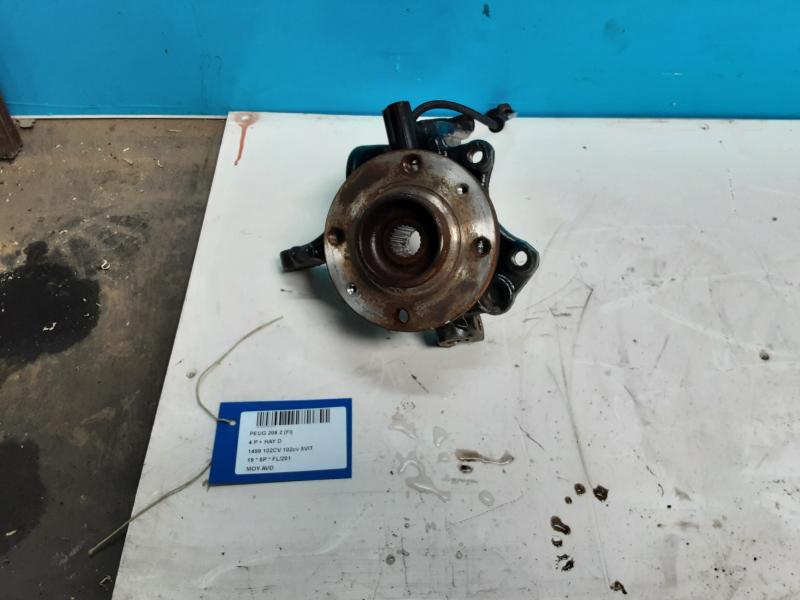 WIELNAAF VOOR RECHTS Peugeot 208 8/15 - 20
