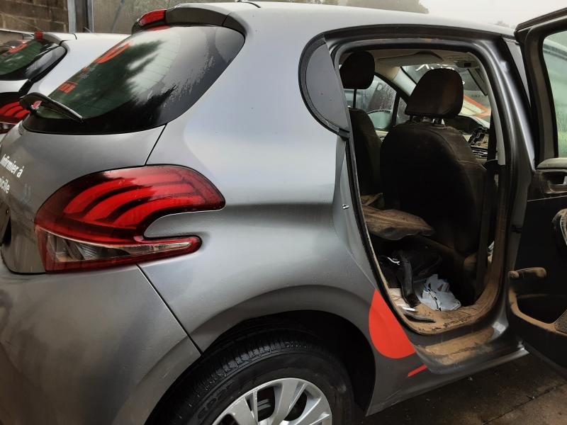 AILE ARRIERE DROITE Peugeot 208 8/15 - 20