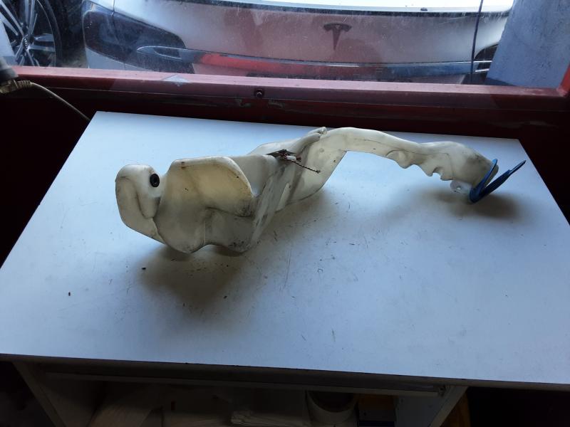 POT DE LAVE-GLACE AVANT Vw NEW BEETLE - 6/05